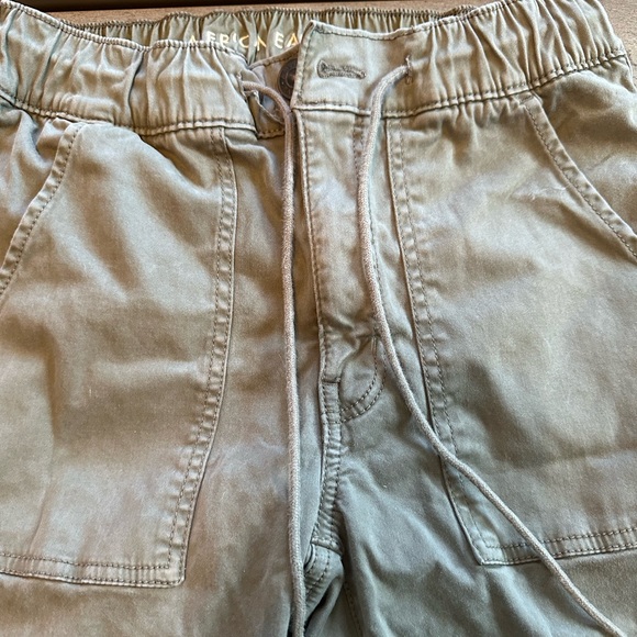 Size 6 superstretch American Eagle green pants. - Picture 1 of 3